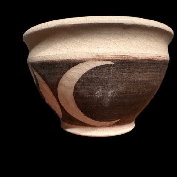 Abstract Geometric Pattern with Moon & Woman Pottery Bowl Vase Design - Picture 8 of 15